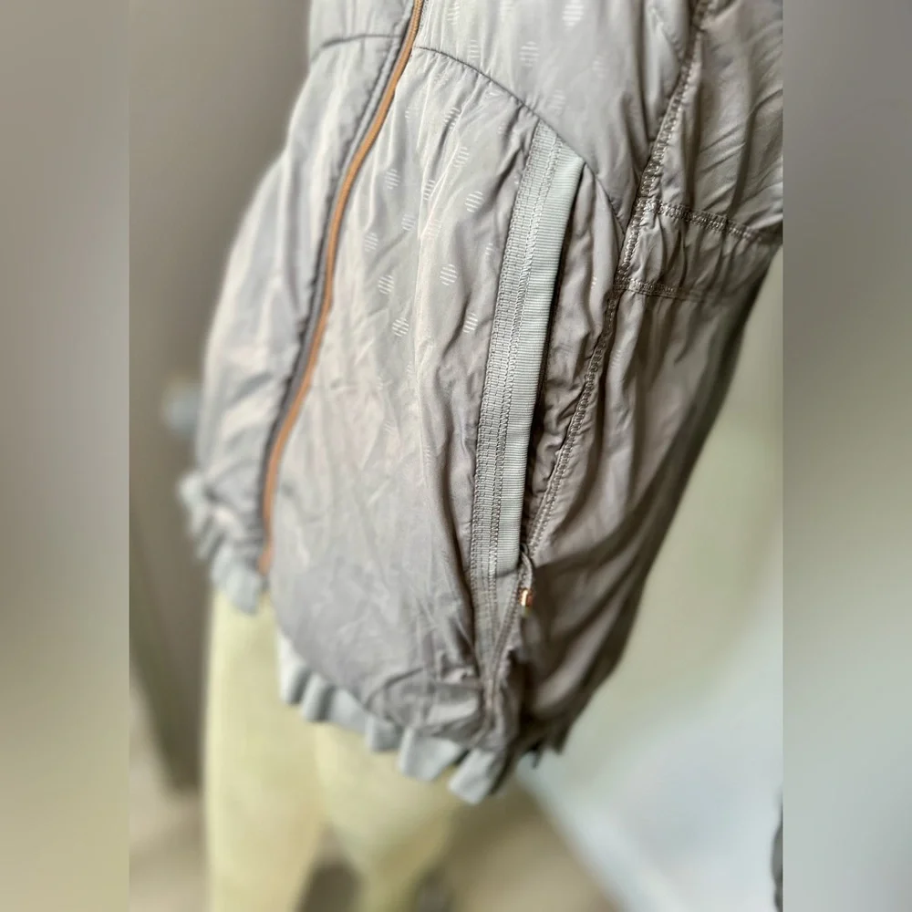 Lulelemon Athletica Grey Goose Down Zip-up Jacket w/ Hood & Ruffle. Size 6 🩶 - Picture 4 of 16
